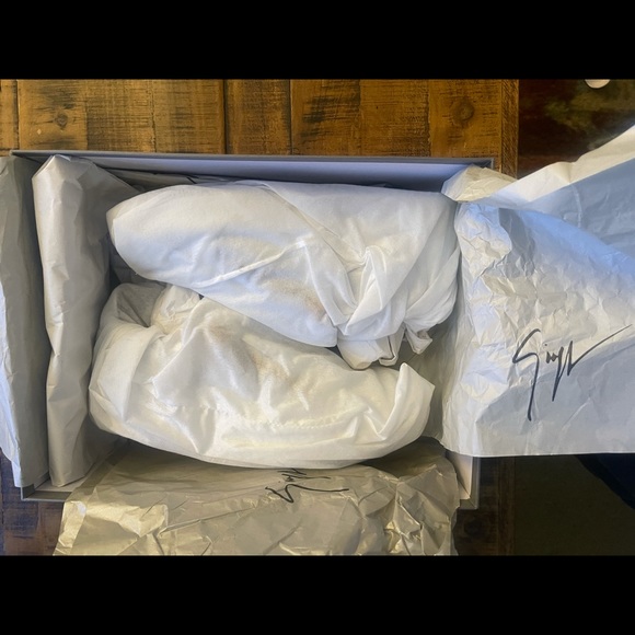 Giuseppe Zanotti, all white shoes - Picture 5 of 7